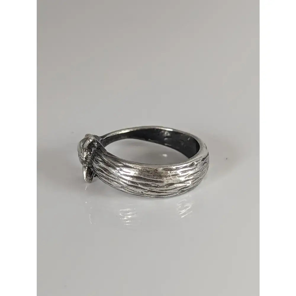 Silver fox ring in 925 silver with a textured bark-like band and detailed wolf head for elegant animal inspired jewelry fans