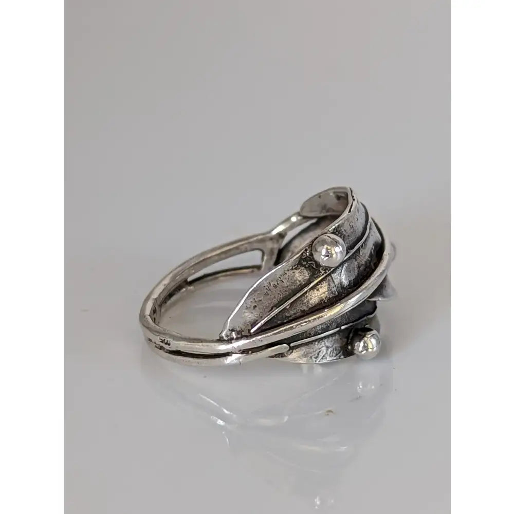 Silver leaves ring with textured 925 silver leaf design and two small silver buds perfect for nature lovers
