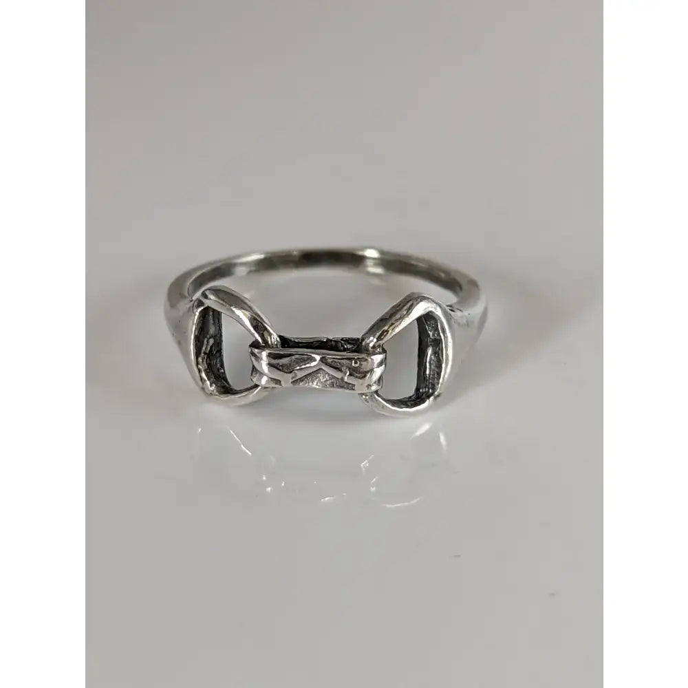 Silver snaffle ring with textured detailed design made of 925 silver equestrian jewellery for him and her