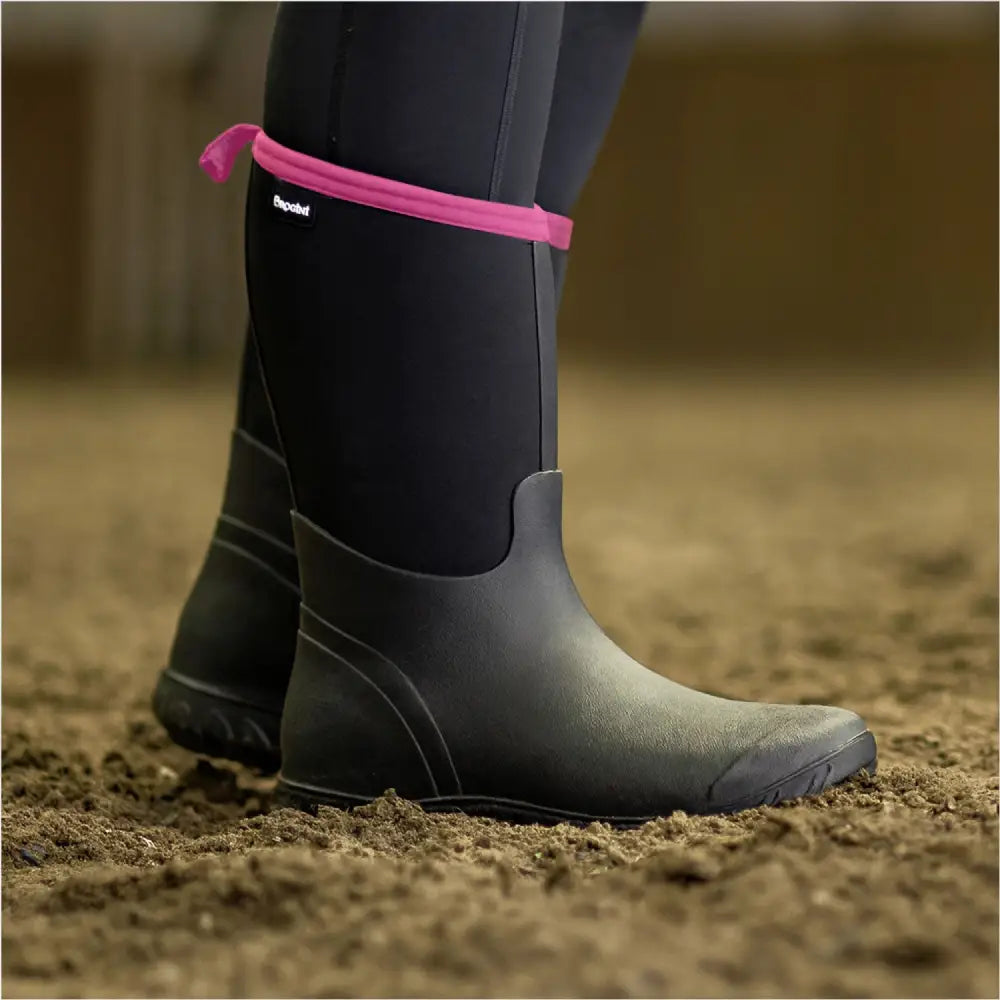 Black rubber brogini wb145 keswick ladies muck boots with pink elasticated cuff and begabot logo