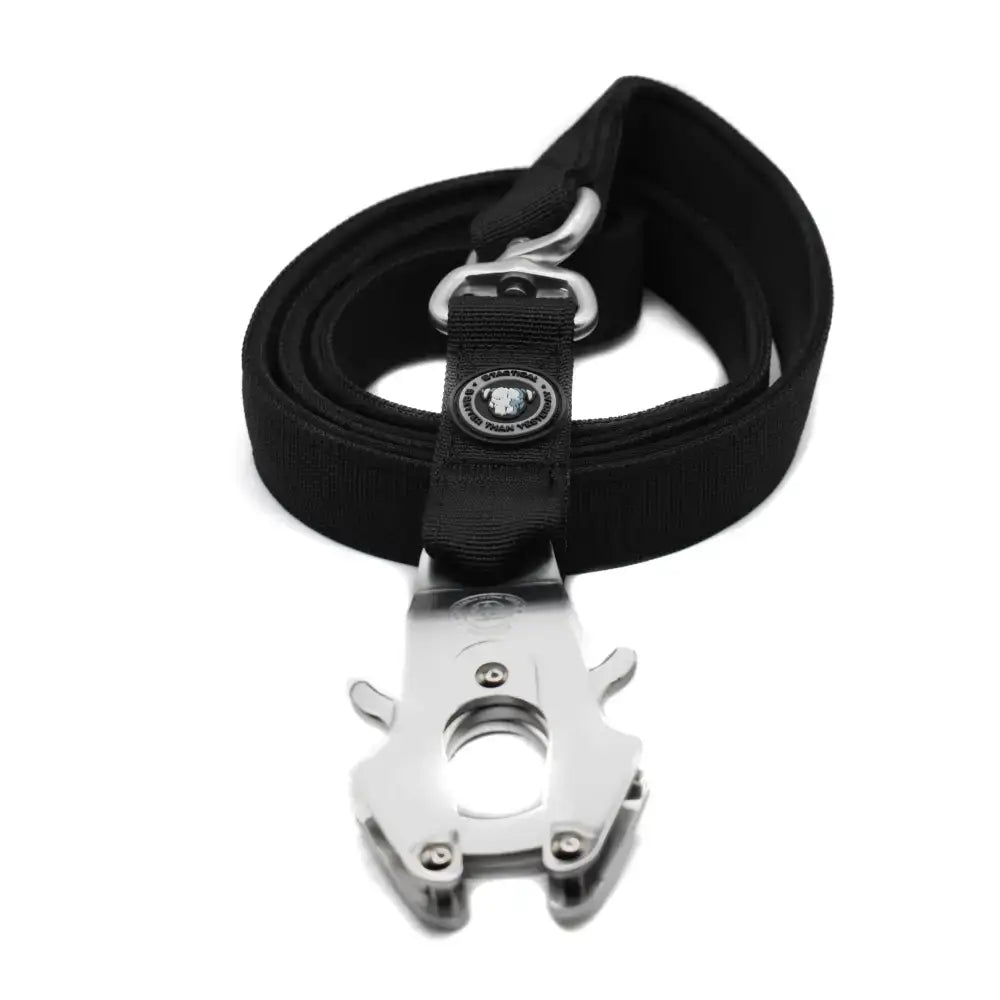Black nylon btactical™ dog lead with extra-strong frog clip and silver metal tag for anti-tangle control
