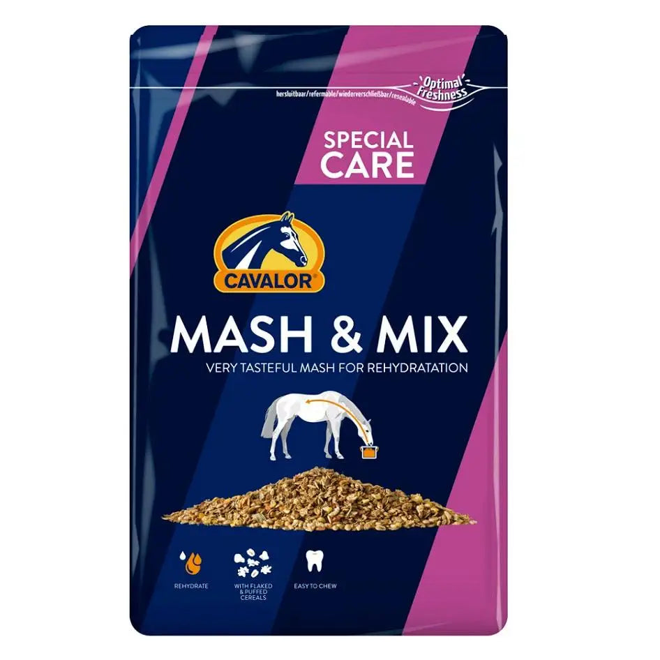 Cavalor mash & mix 1.5 kg pouch in navy and pink with golden-brown easily digestible flakes for equestrian rehydration