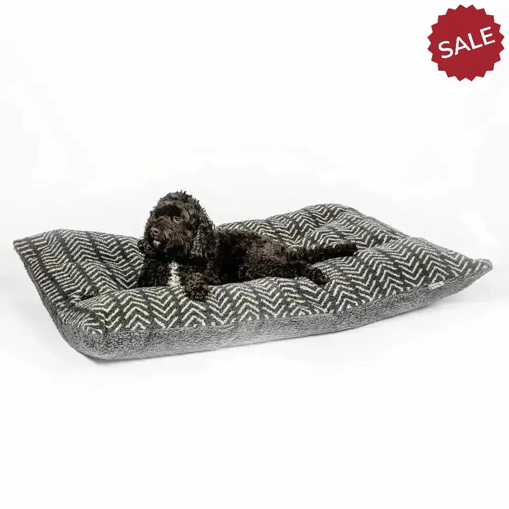 Danish Design Fleece Deep Duvet Charcoal Arrows Medium Charcoal Arrows Dog Beds