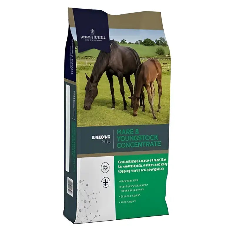 Dodson and horrell mare and youngstock concentrate feed bag in green and white with horses grazing for equestrian use