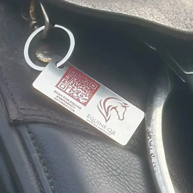 Silver equine emergency tag with red qr code and horse logo for instantly accessible emergency contact details
