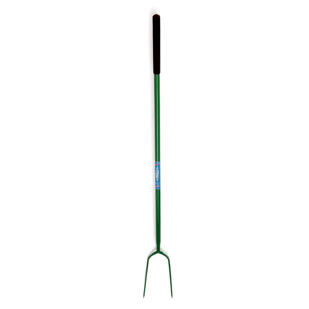 Fynalite hi-strength hay fork with green metal prongs and black grip handle made of high tensile steel handles