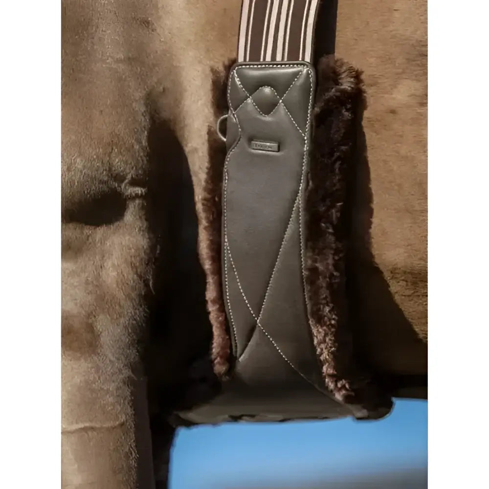 Brown leather lemieux arika simuwool saddle pad with plush fur trim and striped strap simuwool contoured long girth