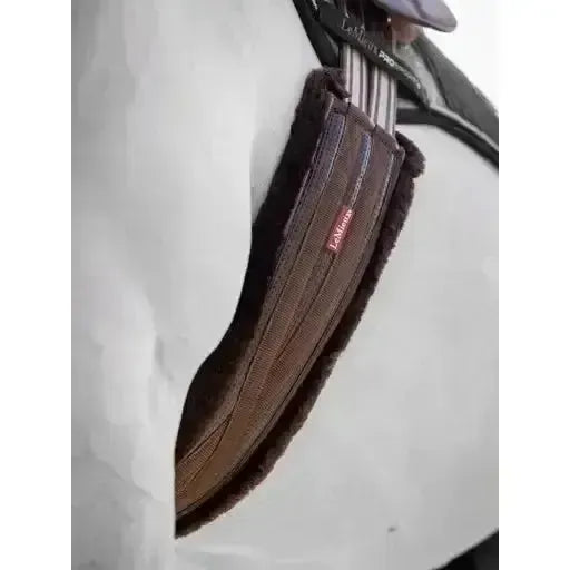 LeMieux Fleece Lined Anatomic Girth Brown/Brown 115 cm Brown Girths