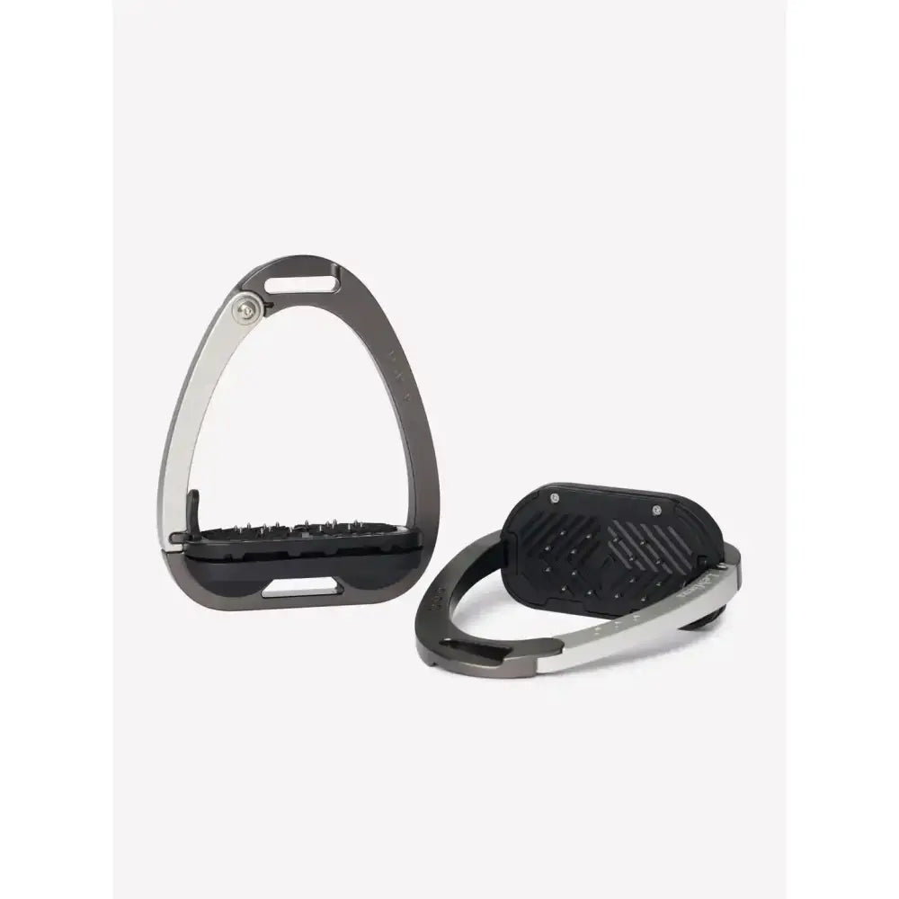 Lemieux vector balance stirrup carbon silver made of aviation grade aluminium with black and silver non slip footbed