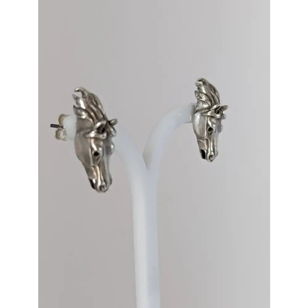 Silver steed 3d horse head stud earrings in sterling silver with detailed mane and facial features