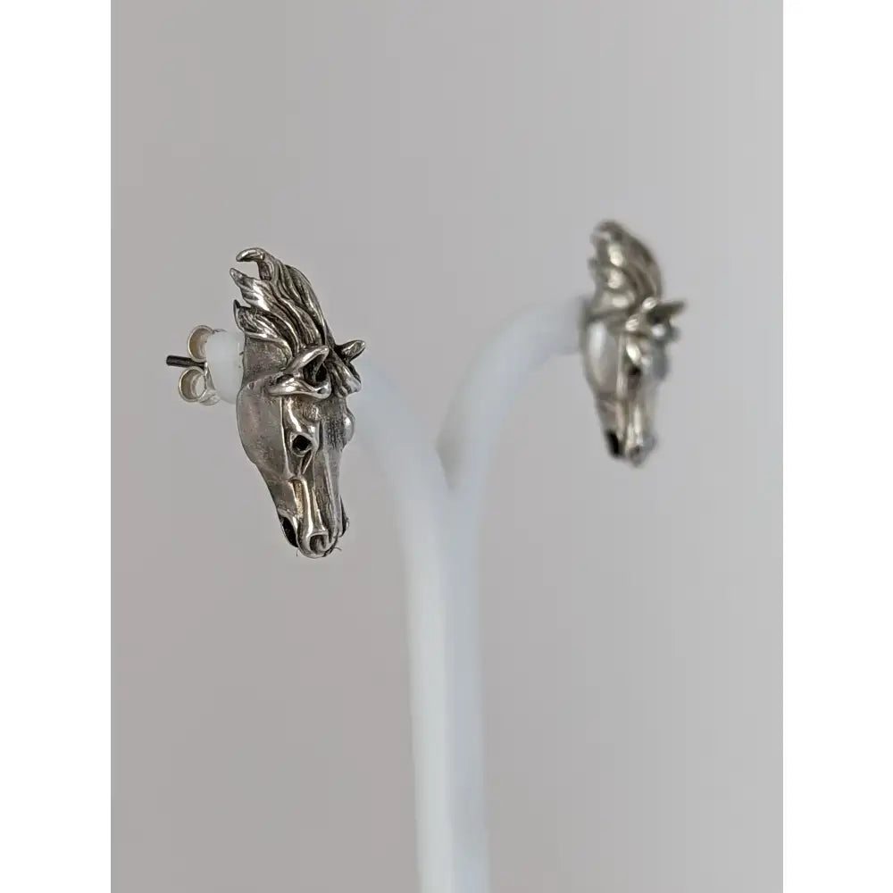 Silver steed 3d horse head stud earrings in sterling silver with detailed mane and facial features