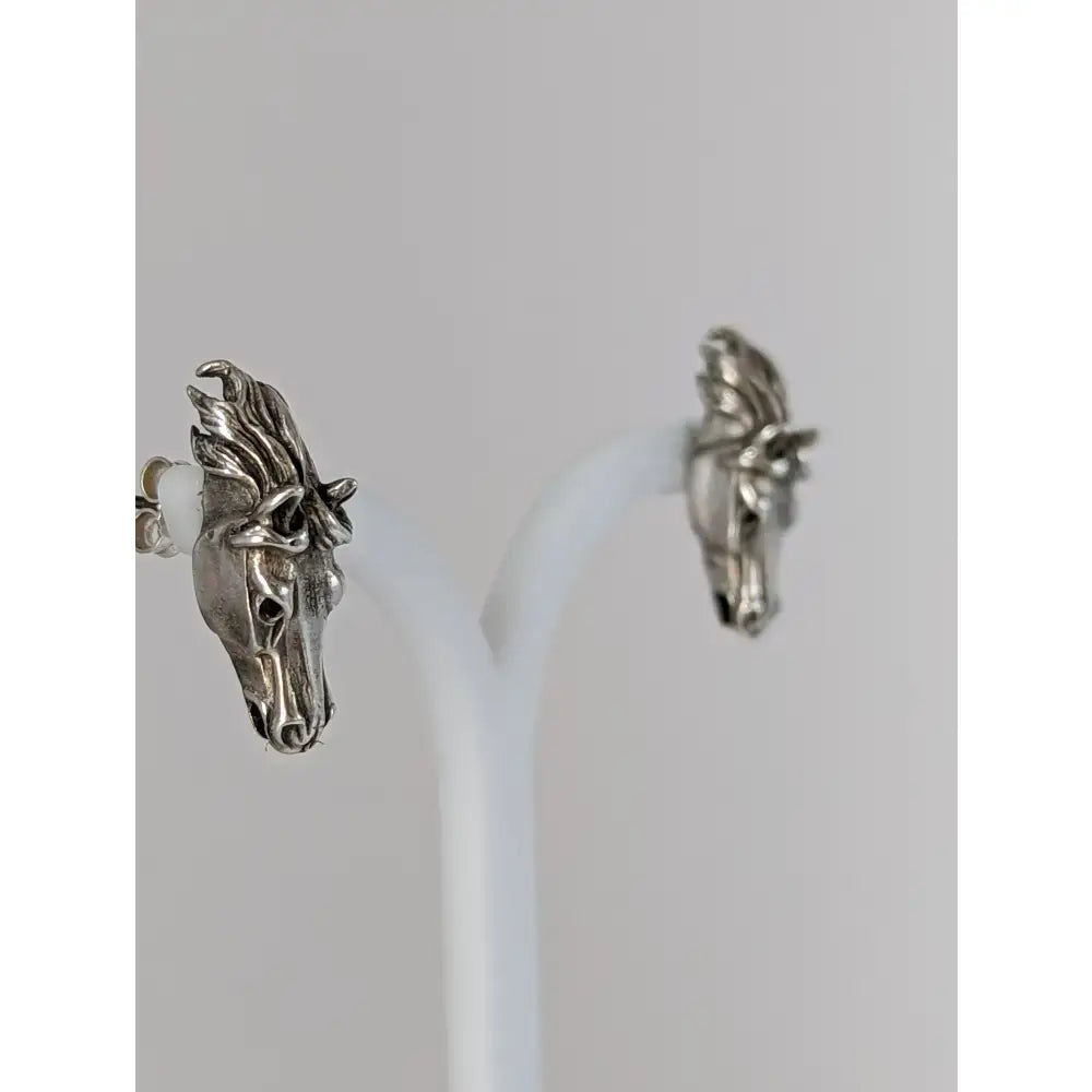 Silver steed 3d horse head stud earrings in sterling silver with detailed mane and facial features