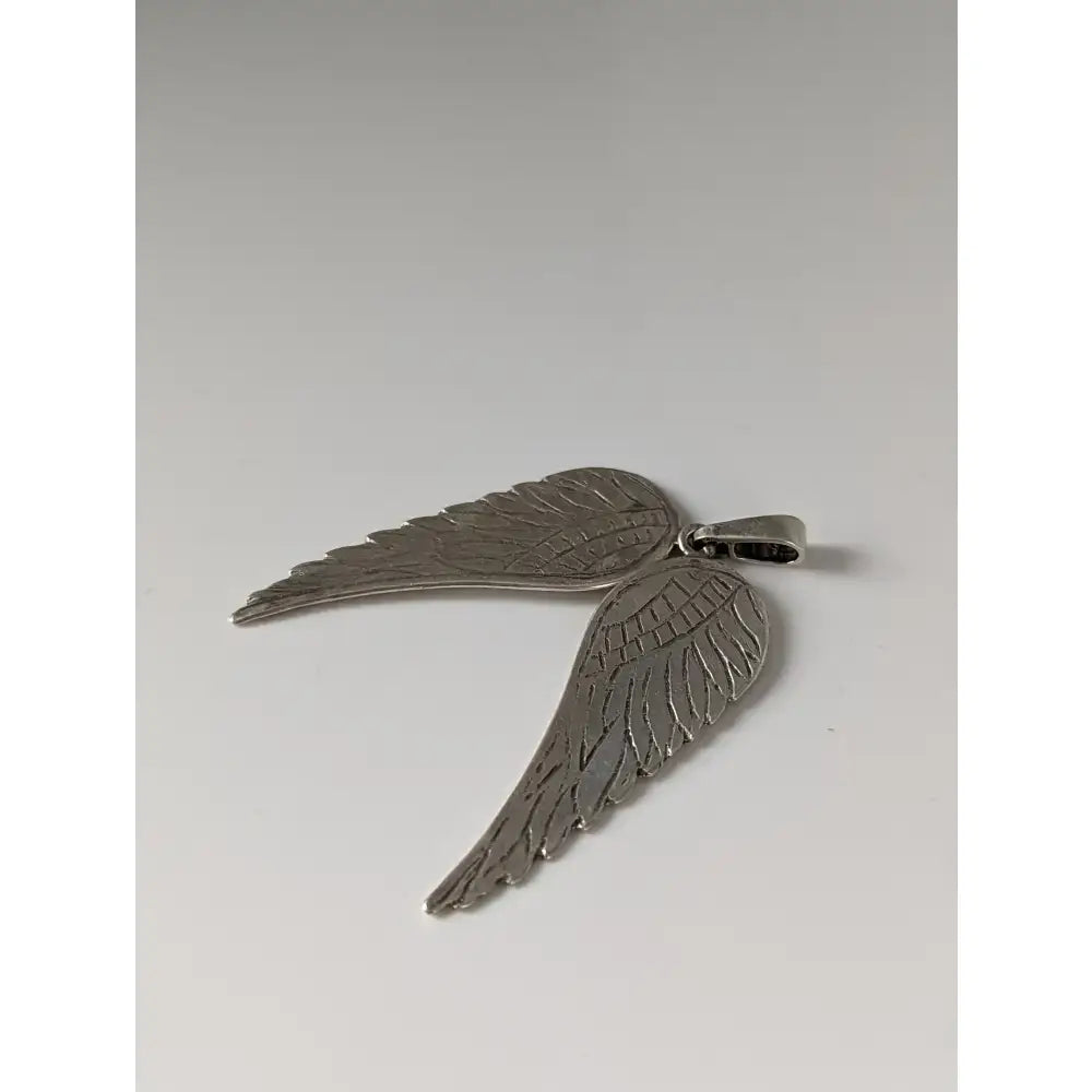 Silver steed angel wings silver pendant with detailed feather engraving and polished silver finish for stylish wear