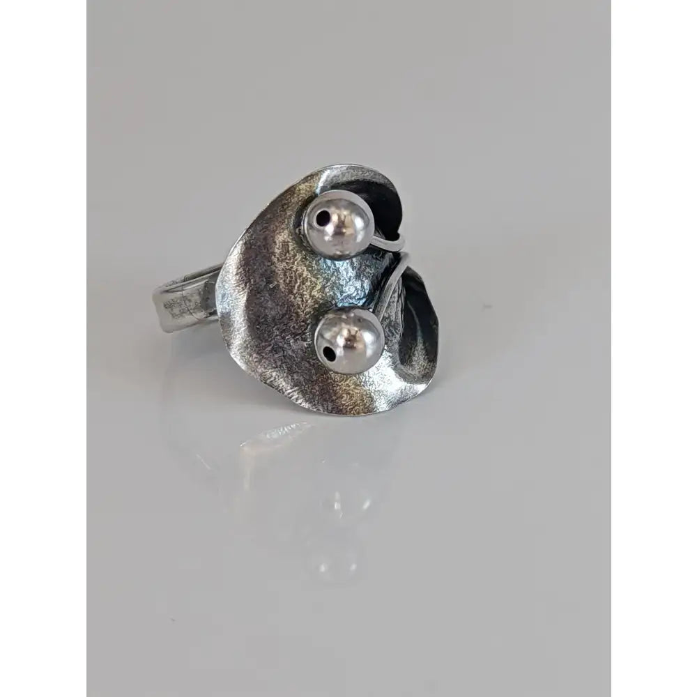 Silver steed big leaf ornament silver ring with textured silver-toned band and two spherical beads like eyes sterling silver ring