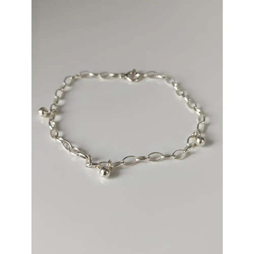 Silver steed chain charms silver bracelet with small ball charms silver beads and simple clasp in silver tone