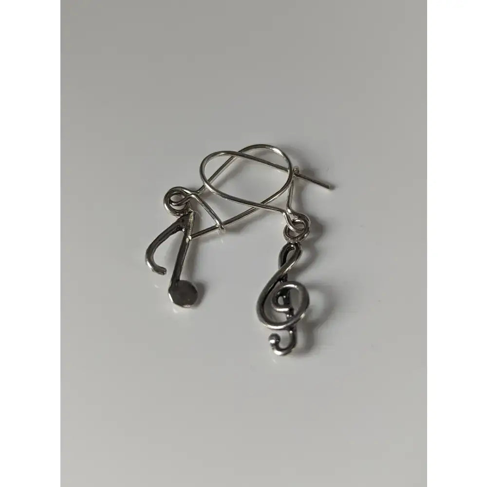 Silver steed clef note dropped silver wire earrings with musical note and treble clef design for music lovers
