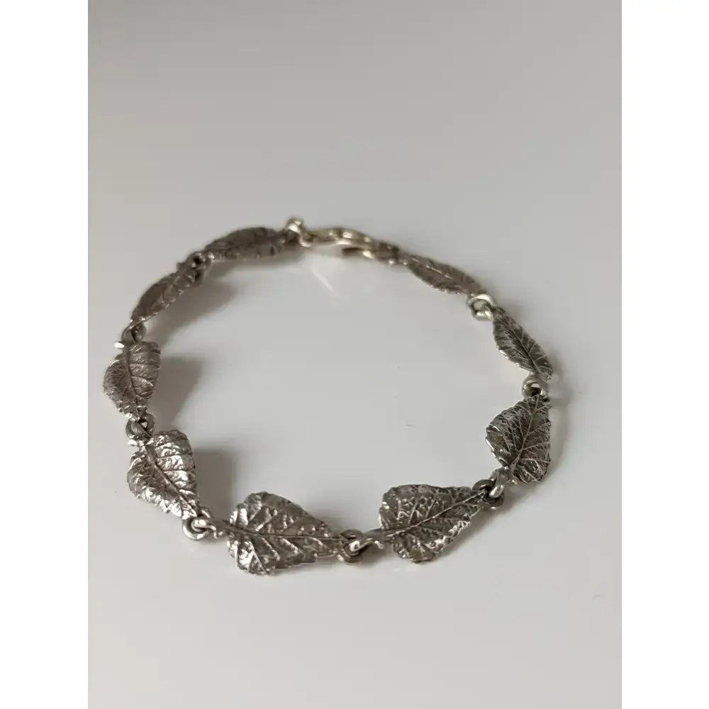 Silver steed detailed leaf silver bracelet with textured veins and secure clasp in shiny silver finish