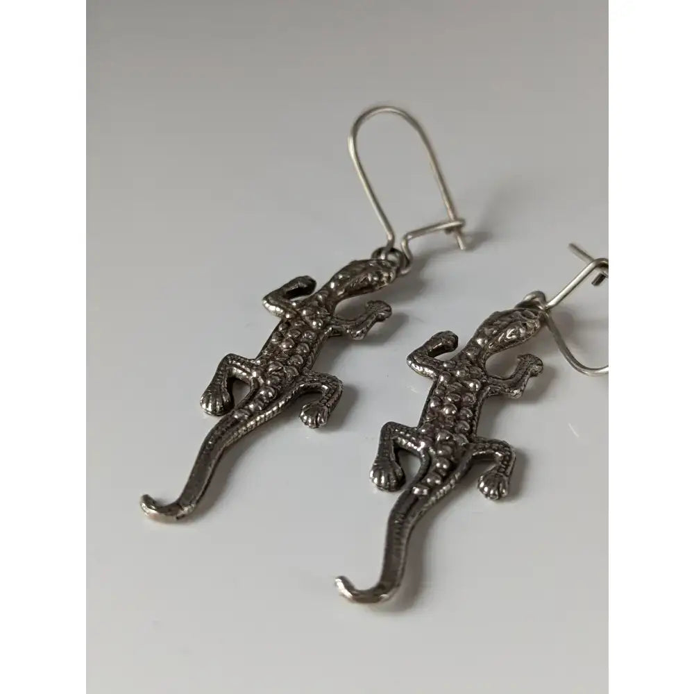 Silver steed detailed lizard silver dropped earrings with textured scales and hook clasps for stylish wear