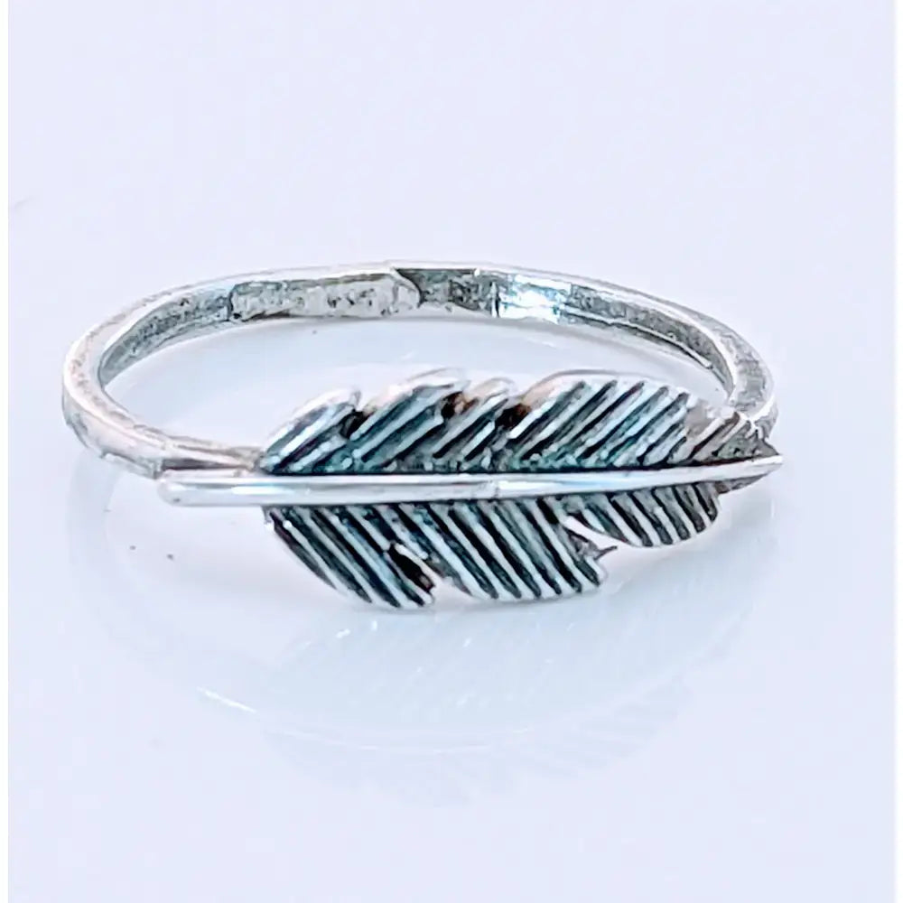 Silver steed feather ring with textured ridged detailing and rustic finish crafted in silver for stylish wear