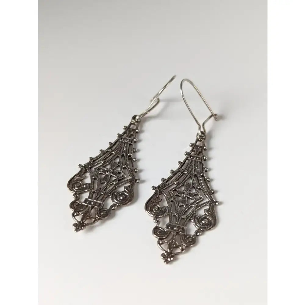 Silver steed filigree crest dropped earrings in silver with intricate floral and geometric patterns