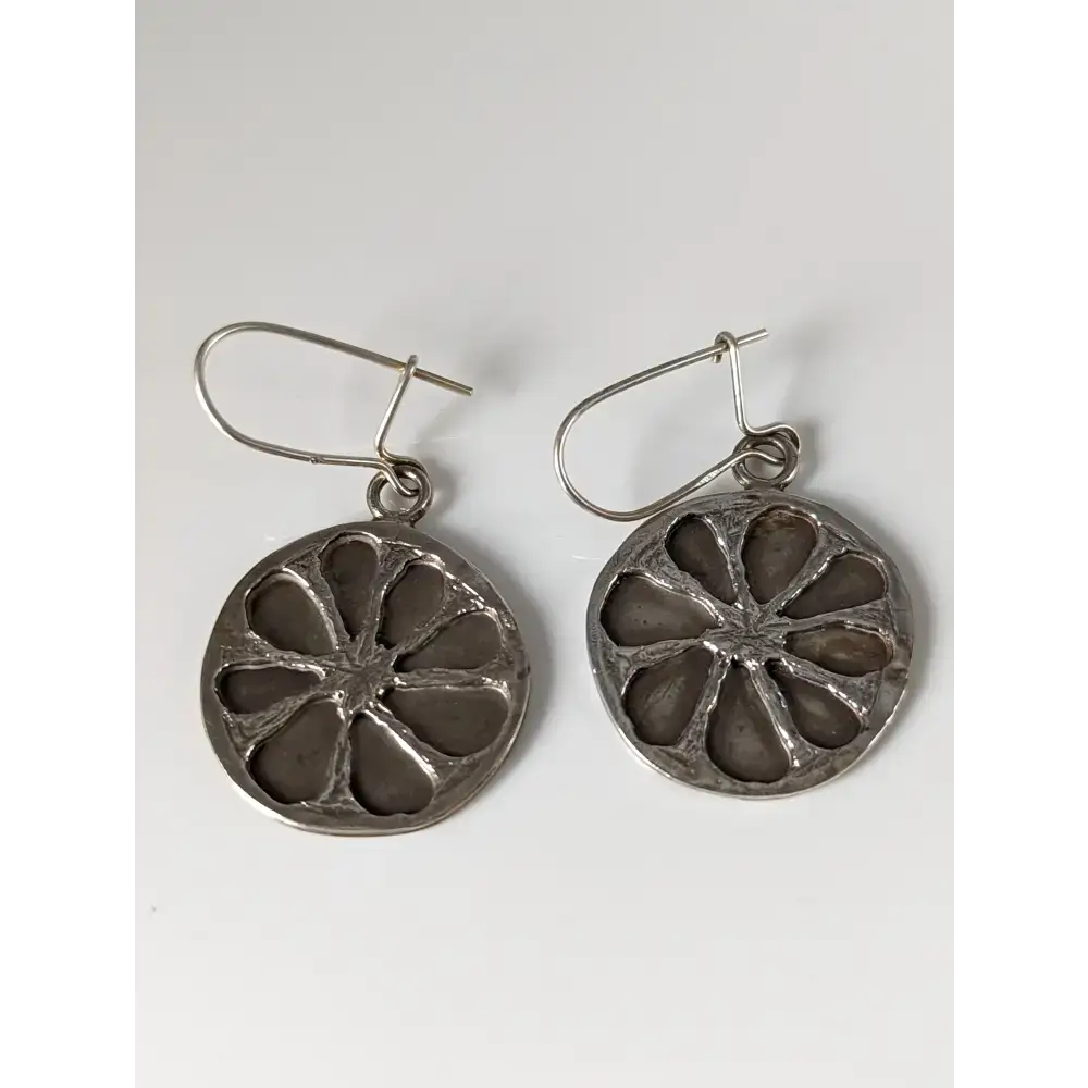 Silver Steed Flower in a Circle Dropped Earrings Earrings