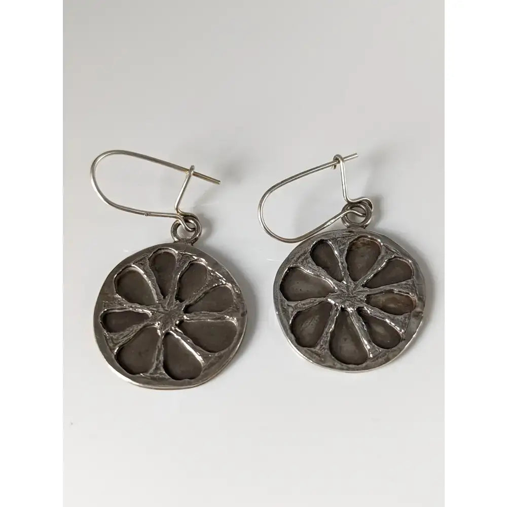 Silver steed flower circle dropped earrings with silver-toned sliced citrus design in sterling silver