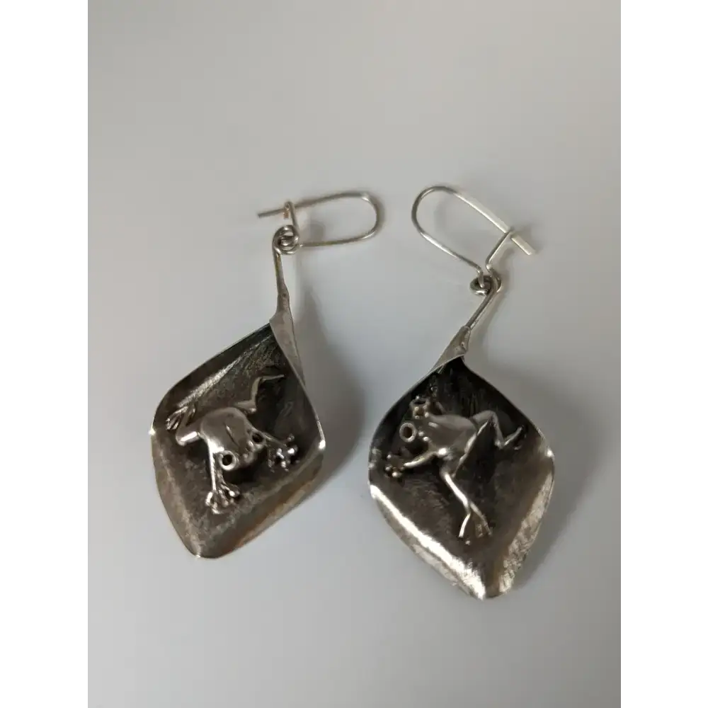 Silver Steed Frog on a Leaf Dangling Earrings Earrings