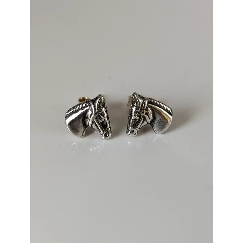 Silver steed horse head earrings with detailed facial features and braided mane in polished silver stud earrings