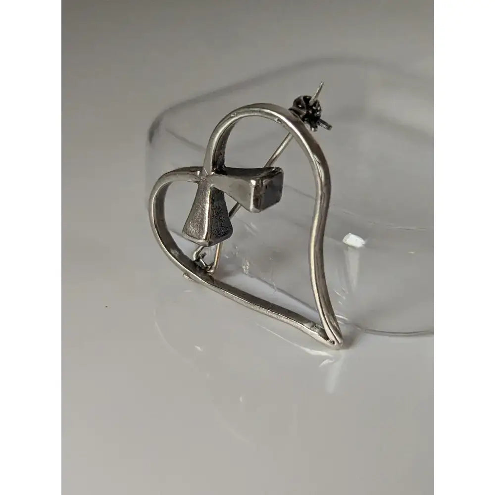 Silver steed horse heart brooch with textured silver shoe nail heart pendant and post-back earring design