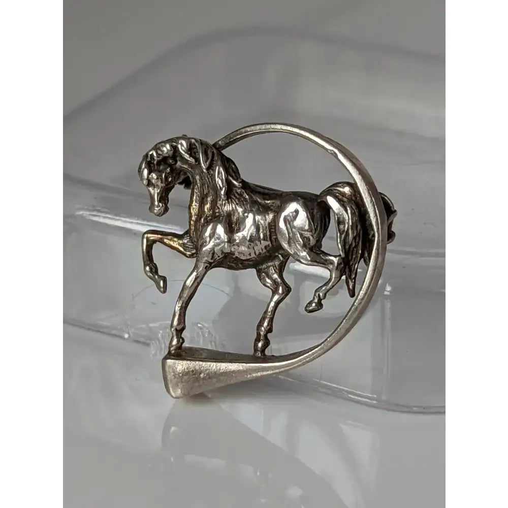Silver steed horse shaped hoofnail silver brooch with circular ring design for equestrian stock tie use