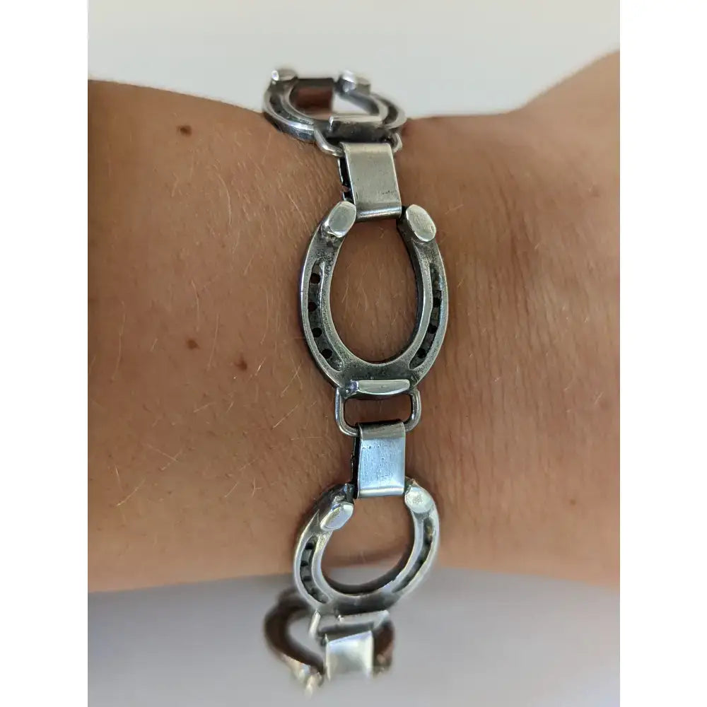 Silver steed horseshoe bracelet with a sturdy linked design in silver equestrian jewelry style