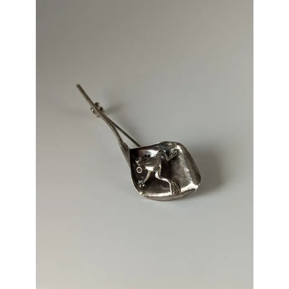 Silver Steed Leaf Frog Silver Brooch Brooches