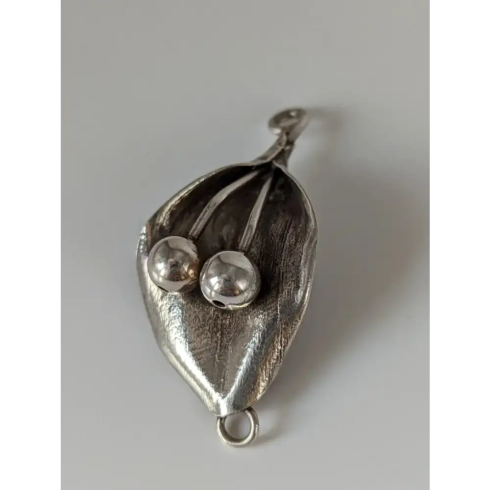 Silver Steed Leaf & Stem Silver Pendant Pendant