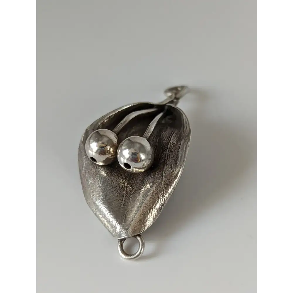 Silver Steed Leaf & Stem Silver Pendant Pendant