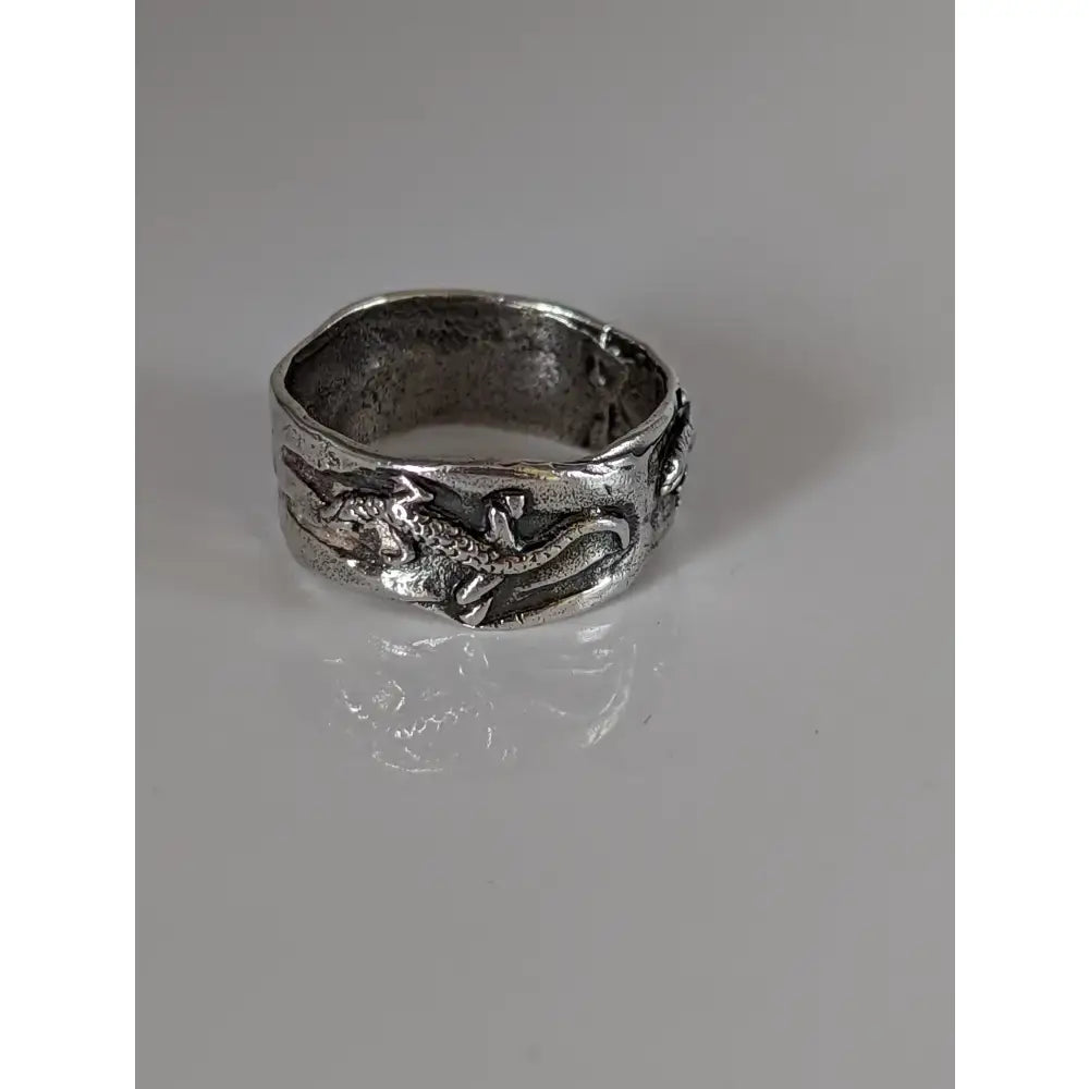 Silver steed lizard ring with textured handcrafted silver metal detailing in a unique steed lizard band design