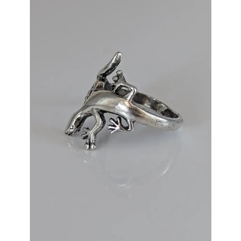 Silver steed lizard ring handcrafted silver metal with detailed sculpting of limbs and tail in a sleek silver tone