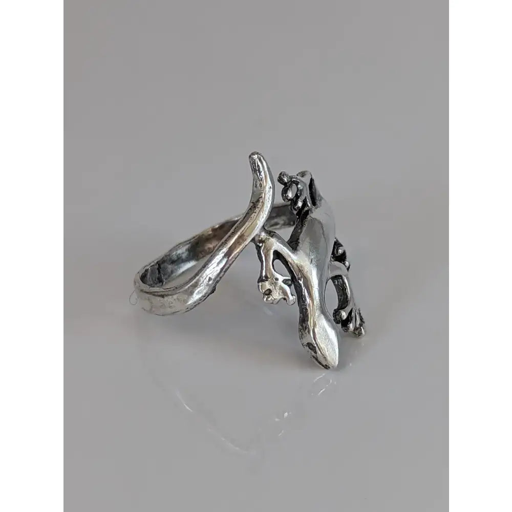 Silver steed lizard ring with a handcrafted silver gecko design featuring textured scales and an artisanal finish