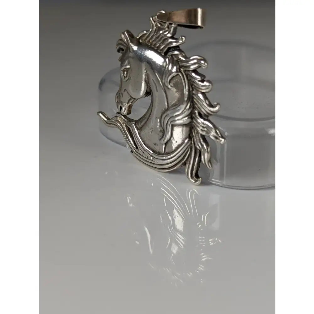 Silver steed mustang horse head silver pendant with detailed flowing mane design in polished silver