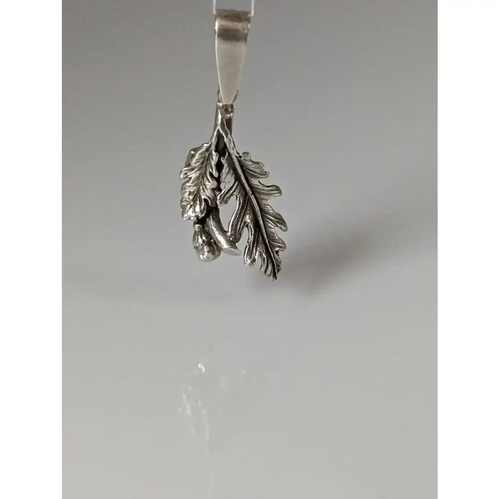 Silver steed oak leaf silver pendant with intricate detailing and small acorn in sterling silver