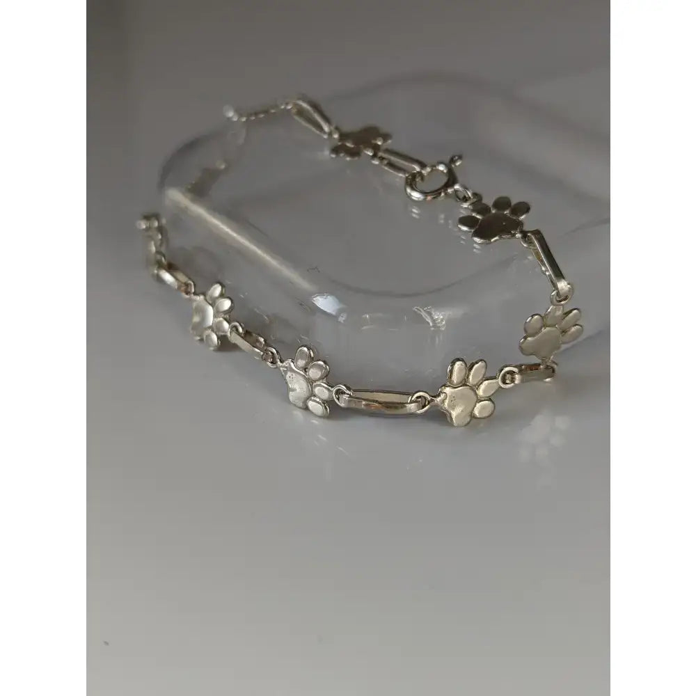 Silver steed paw print silver bracelet with sleek polished finish and interlocking bone-shaped sterling silver links