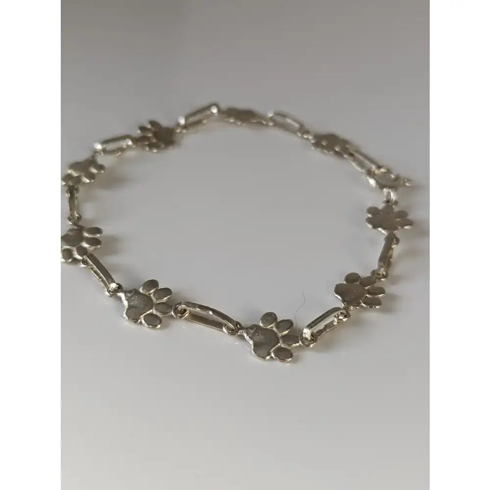 Silver steed paw print silver bracelet with chain-link design made of sterling silver for everyday wear