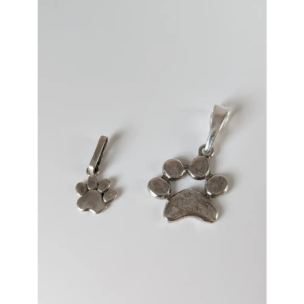 Silver steed paw print silver pendant with polished metallic finish and detailed toe pads in silver pendant design