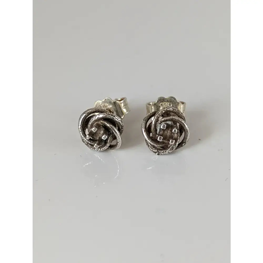 Silver steed rope flower stud earrings in silver with a twisted rope design and small embedded stones for a stylish look