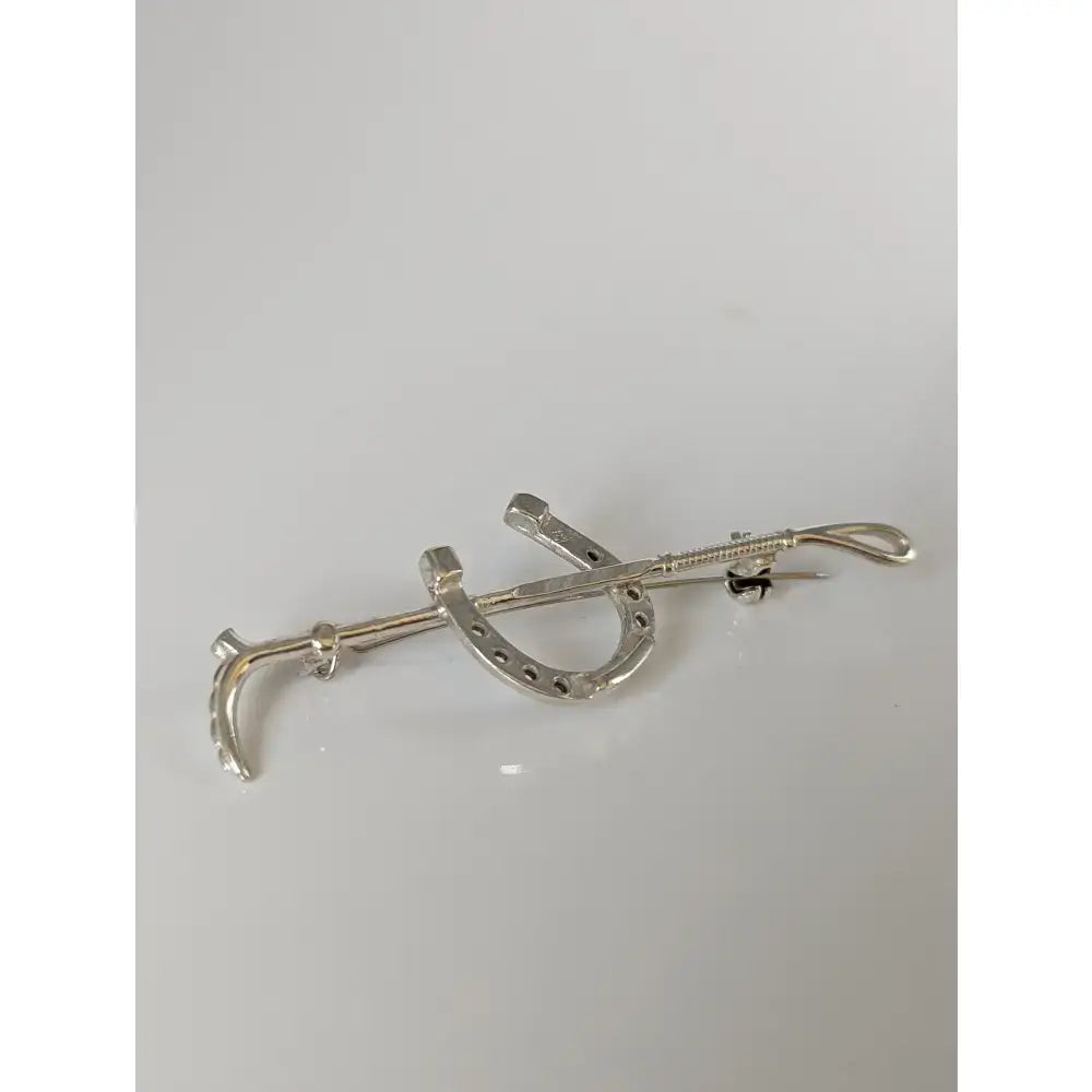 Silver steed shoe and cane silver brooch stock tie pin in shiny silver for equestrian style and formal wear