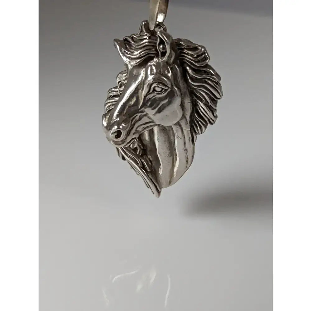 Silver steed signature horse head pendant in silver with detailed mane and facial features for stylish wear