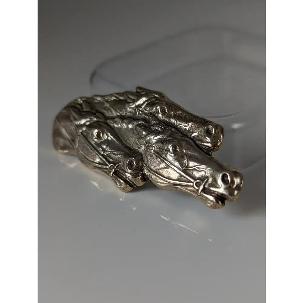 Silver-toned metal stock tie pin featuring silver steed three racing thoroughbreds with intricately detailed horse heads