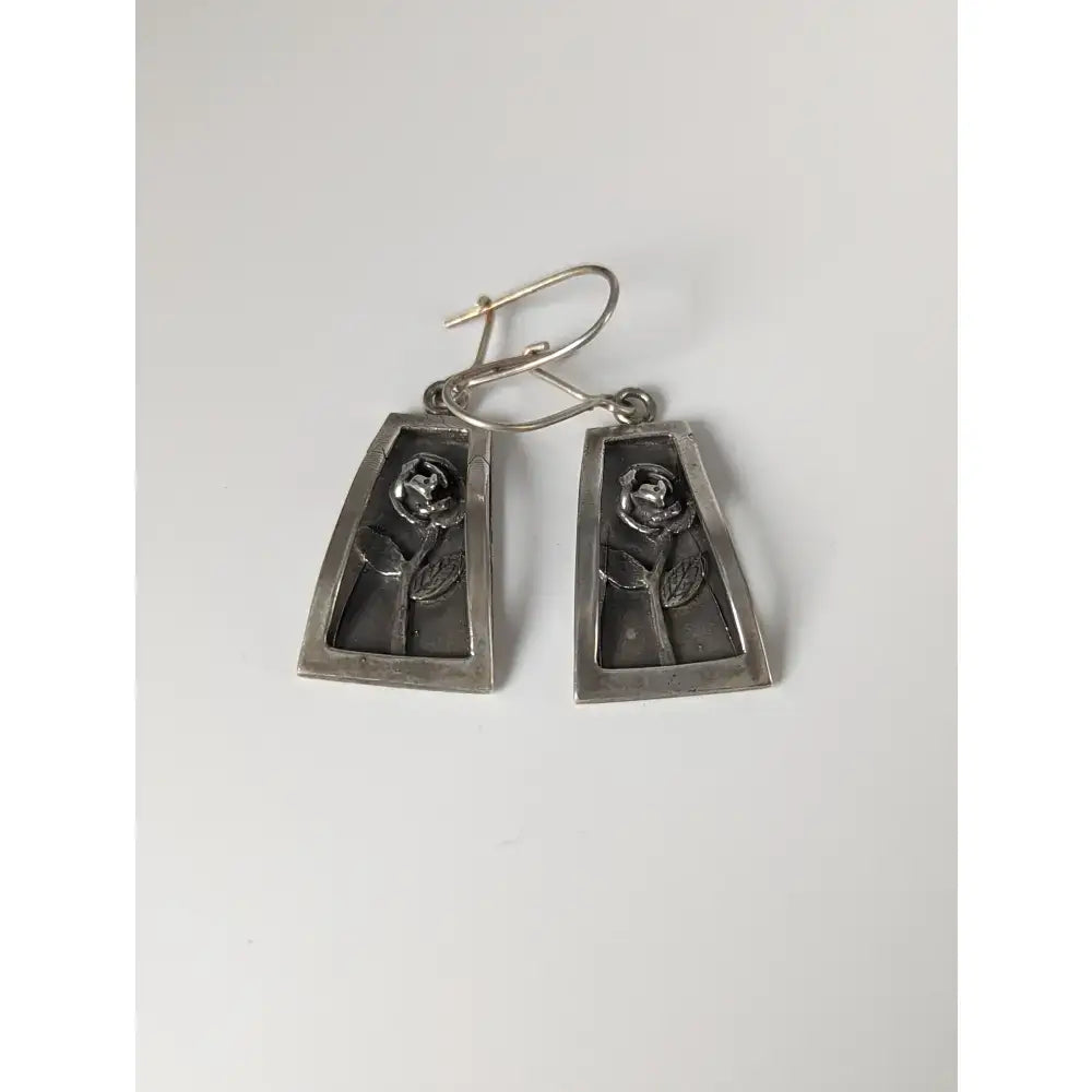 Silver steed treasured silver dangle earrings with rectangular frame embossed with treasured rose and stem design