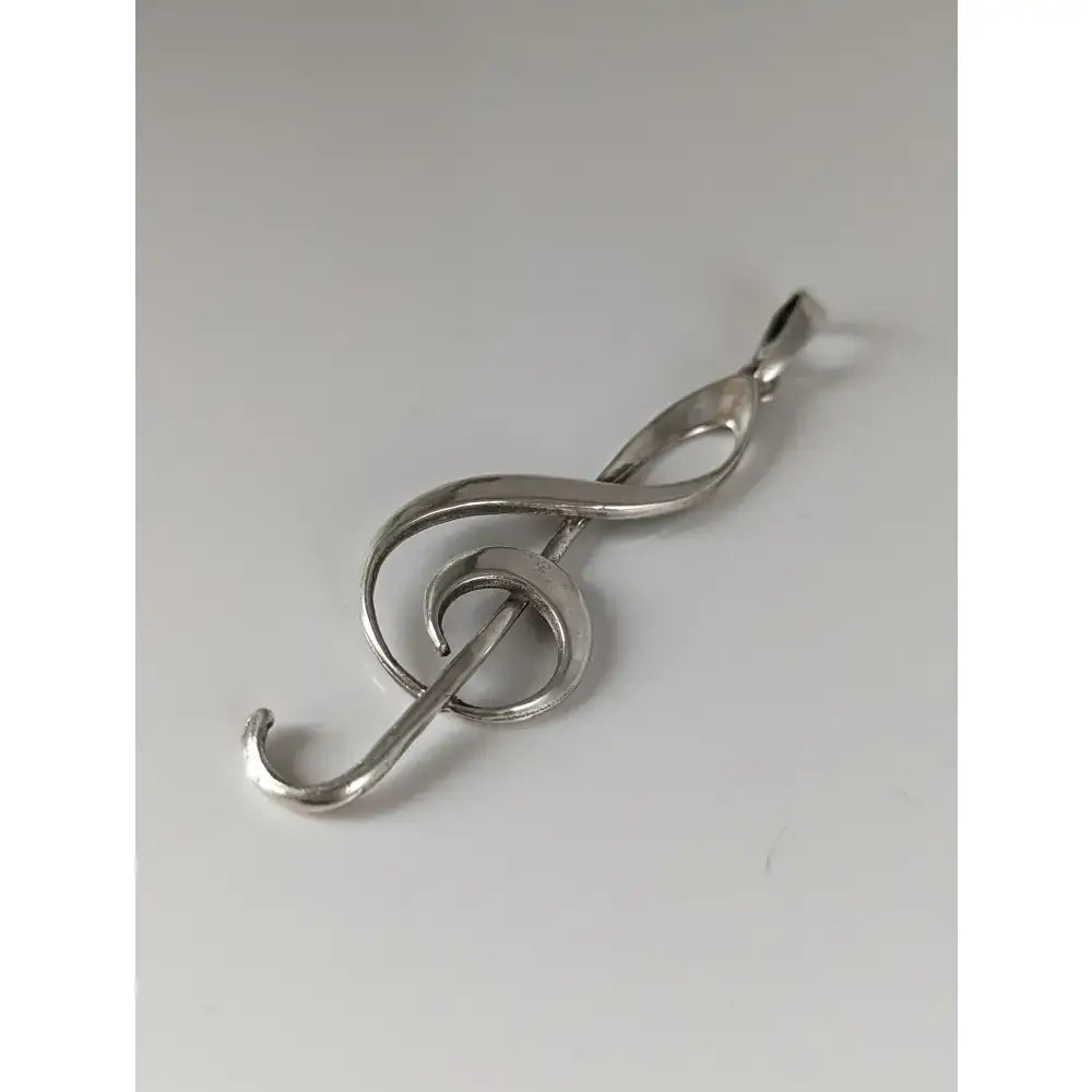 Silver steed treble clef silver pendant in silver with intricate design and polished metallic finish