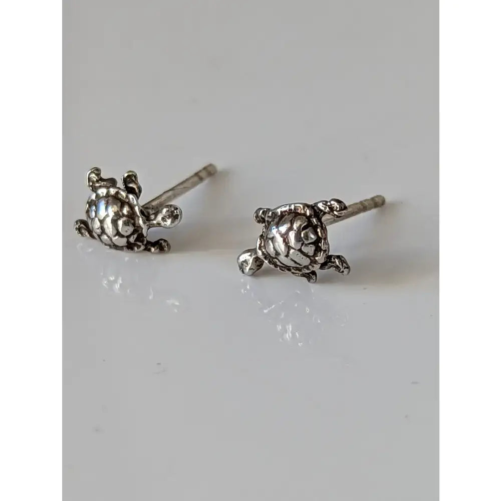 Silver steed turtle stud earrings in silver with detailed shell and limb textures perfect for equestrian jewelry fans