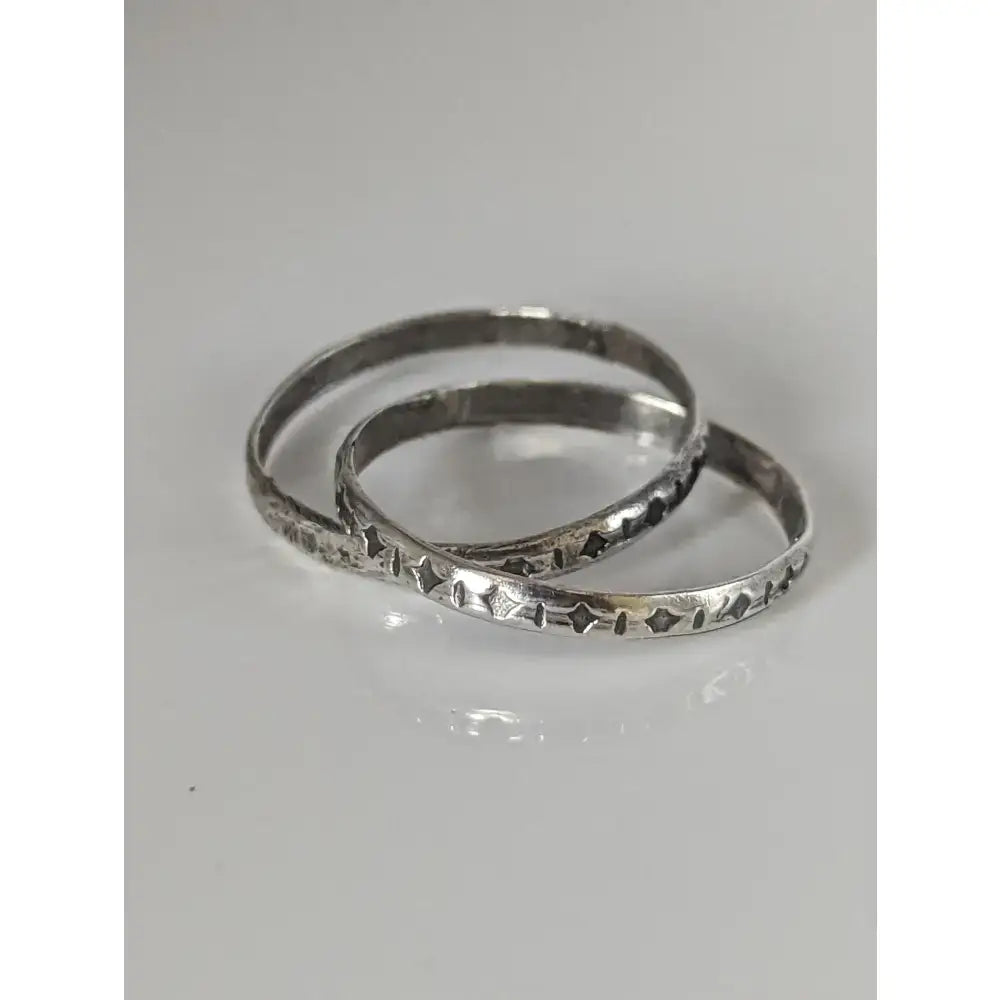 Silver steed handmade silver two interlinking bands with textured diamond pattern on the band